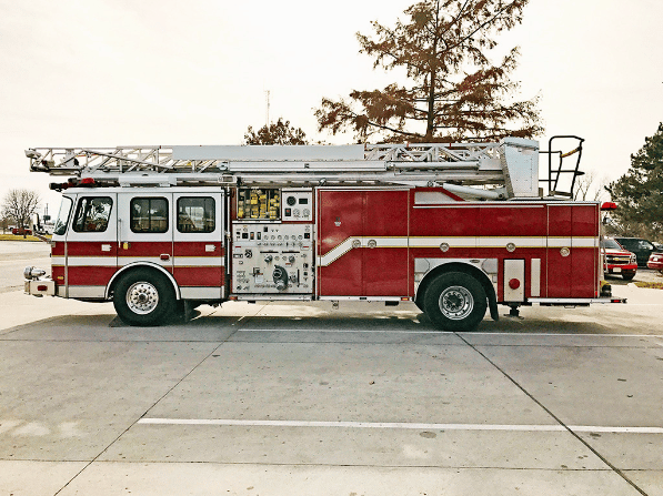 2005 E-One 75' Ladder