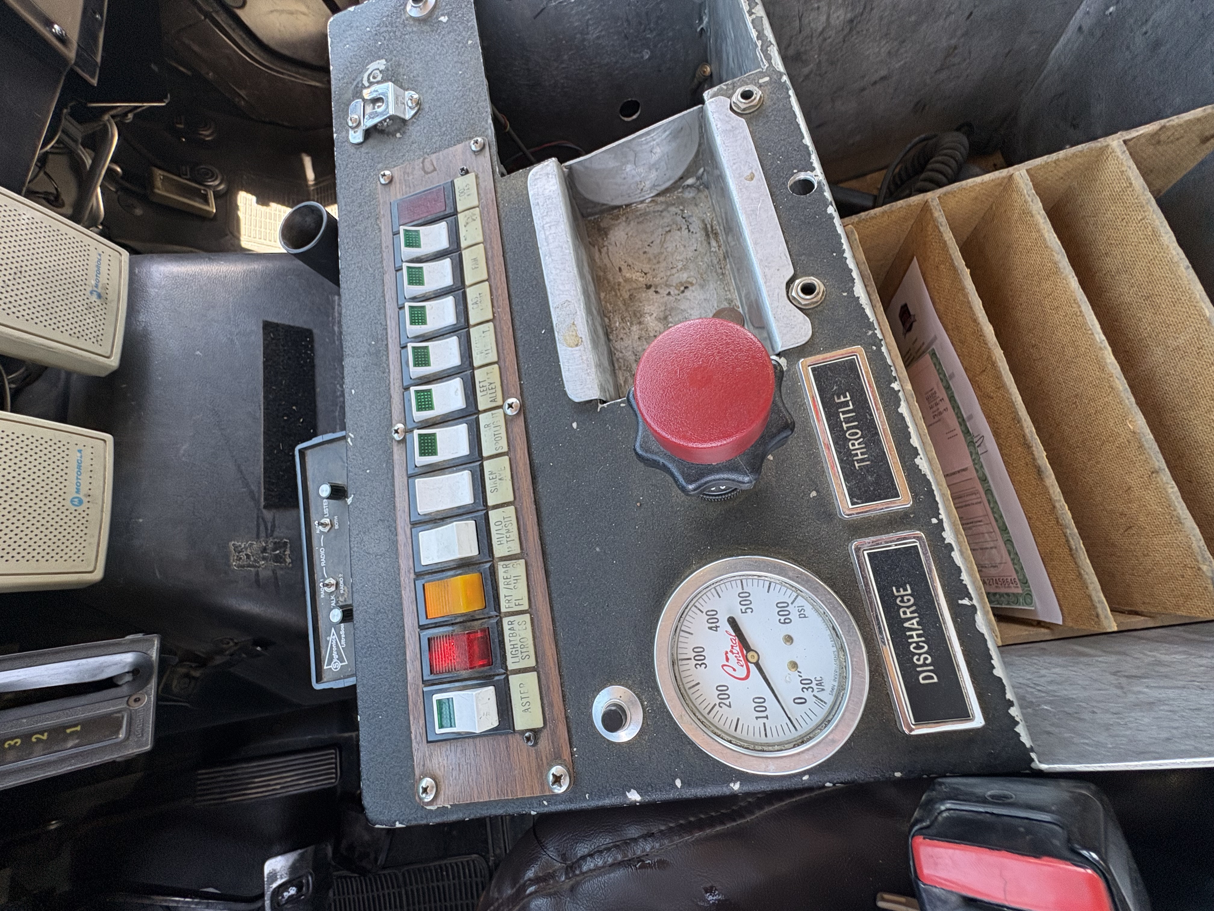 1990 International 4000 4x4-11