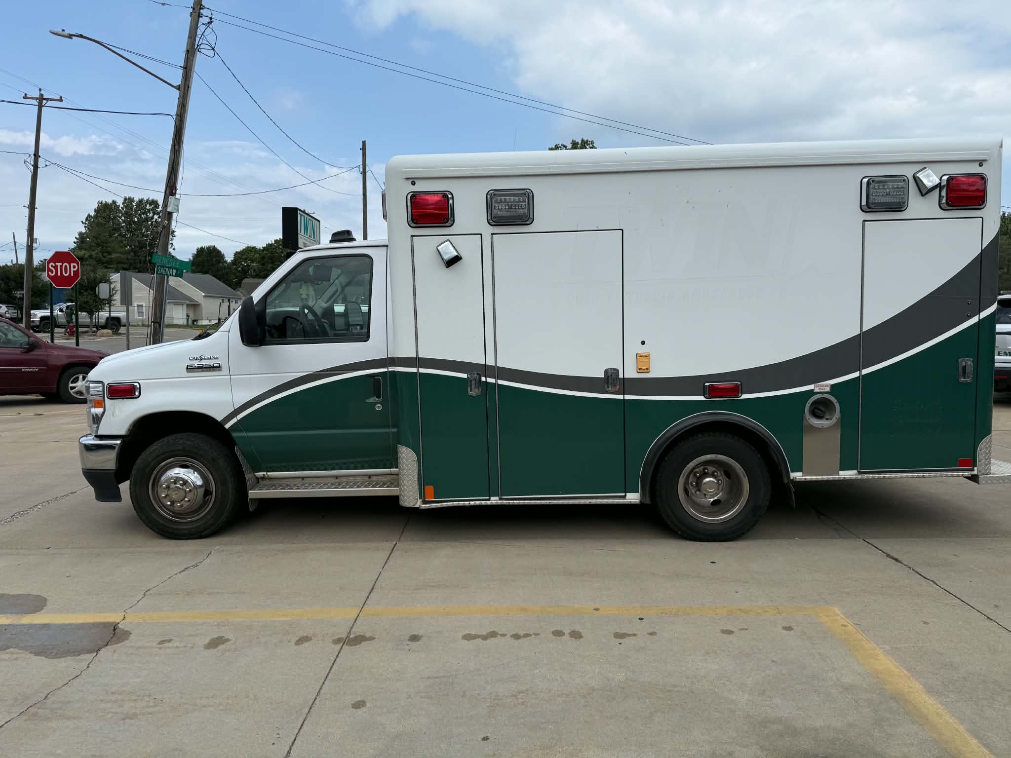 2021 Ford E350-2