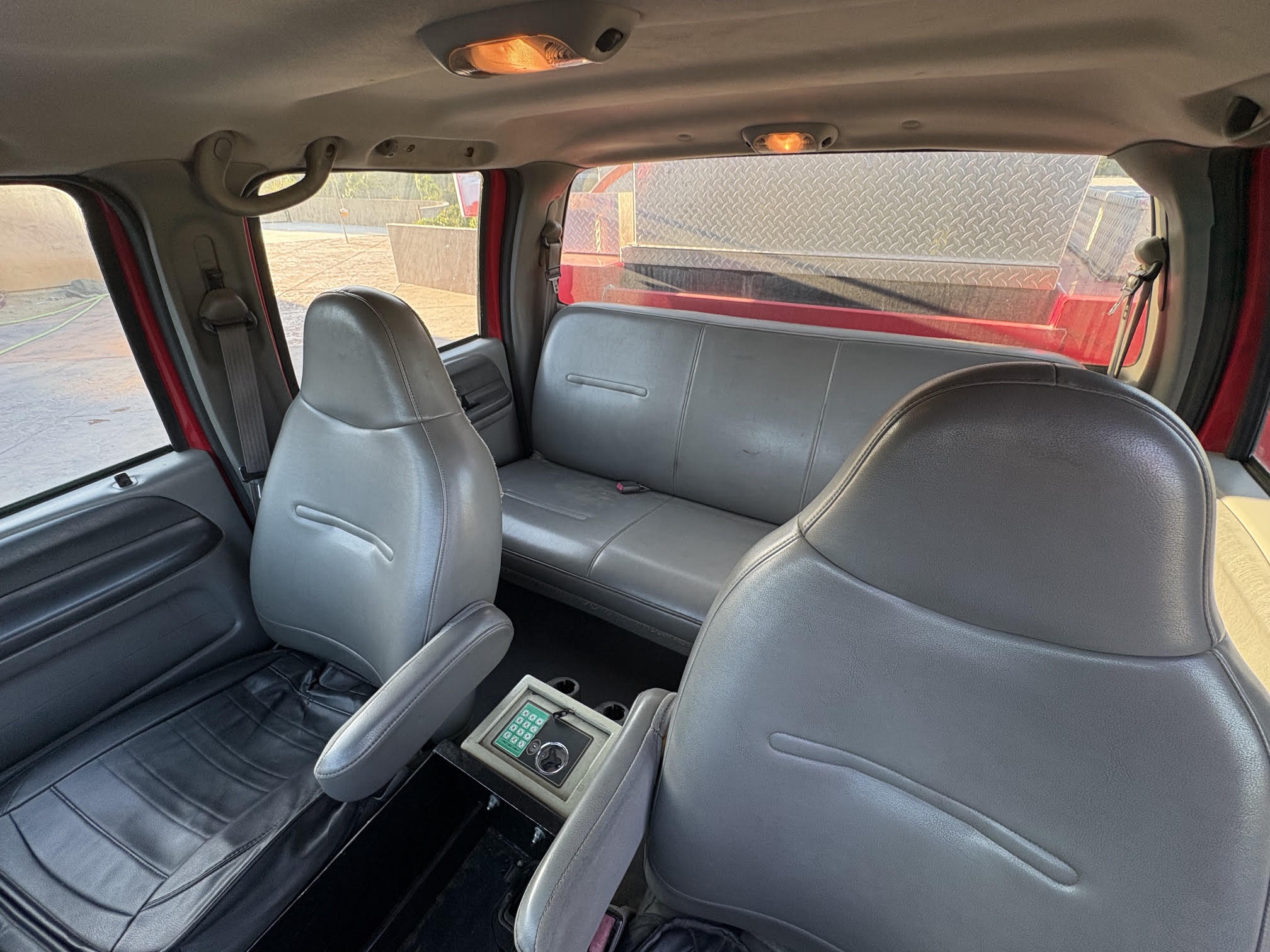 2004 Ford F-550-2