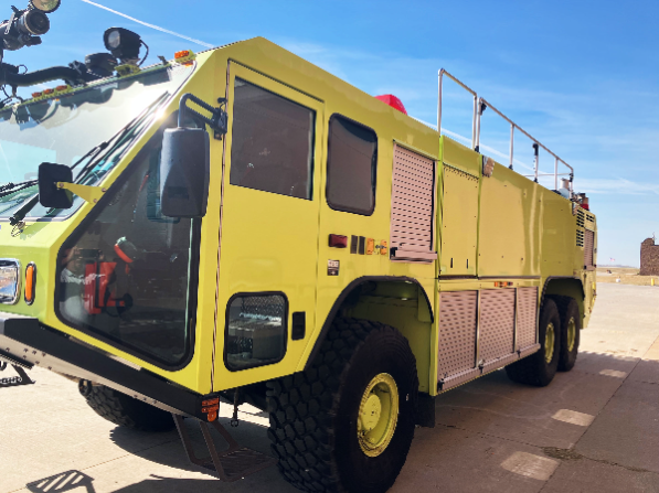 2003 Oshkosh Striker 3000