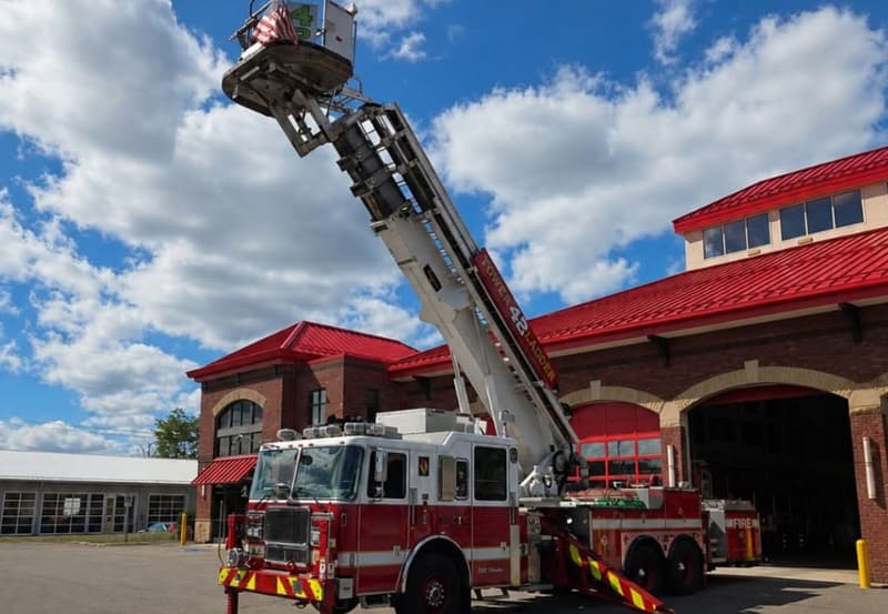 2009 Seagrave Marauder II 75' Platform