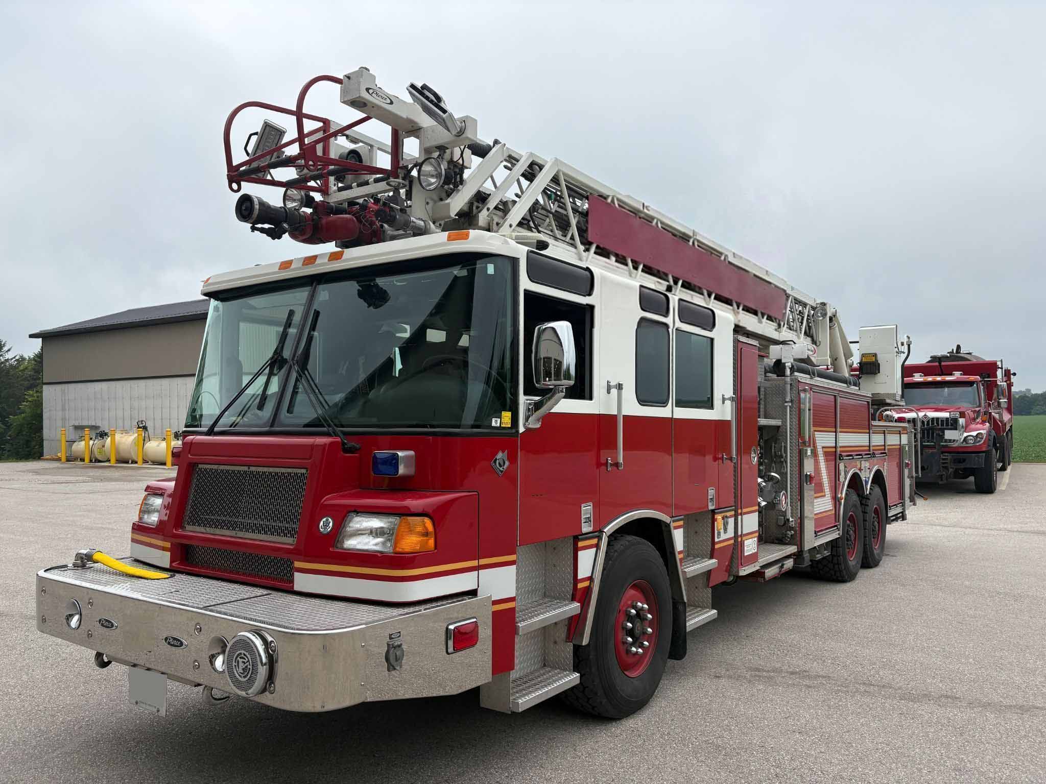 2002 Pierce Quantum 105’ Aerial