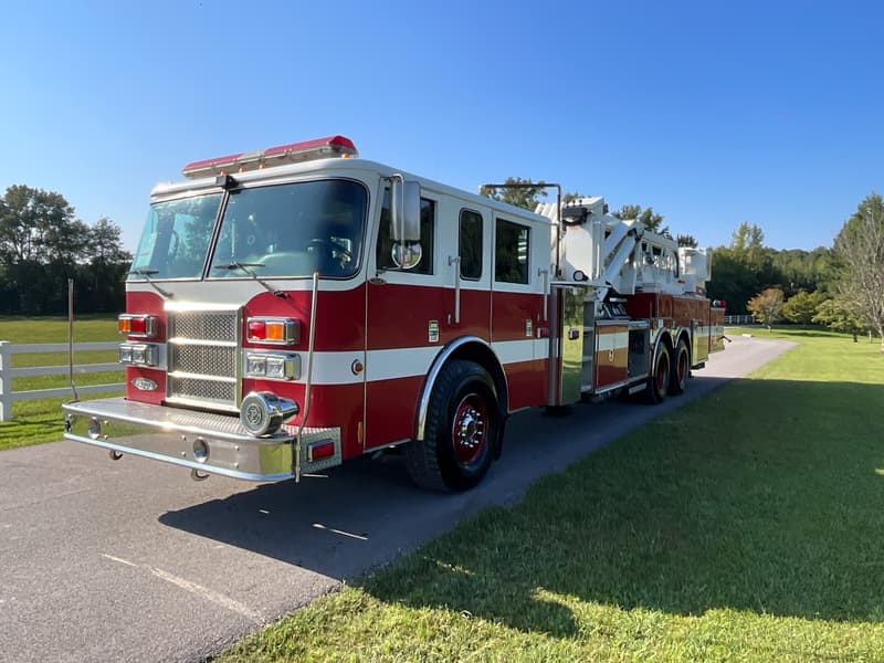 2002 Pierce Dash 100' Mid-Mount Platform