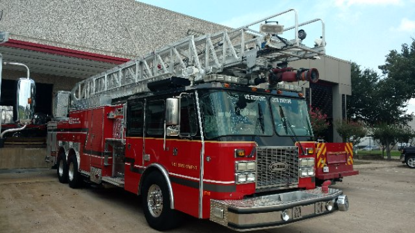 2001 E-One 100' Aerial