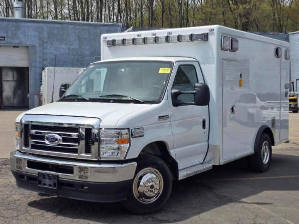 2025 Ford E-350
