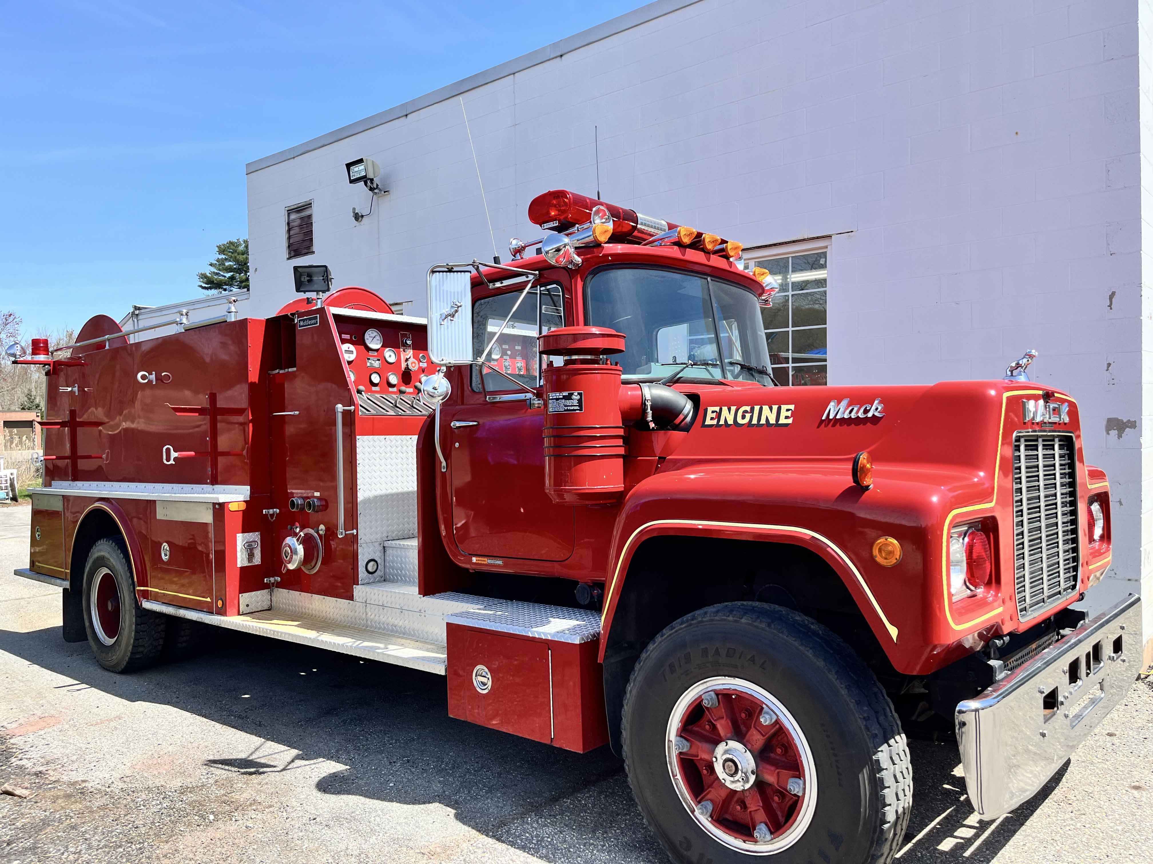 1991 Mack Commercial Pumper