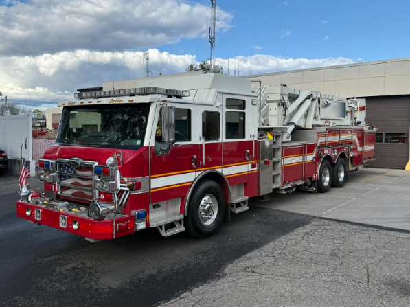 2008 Pierce Velocity 95’ Mid-Mount Platform