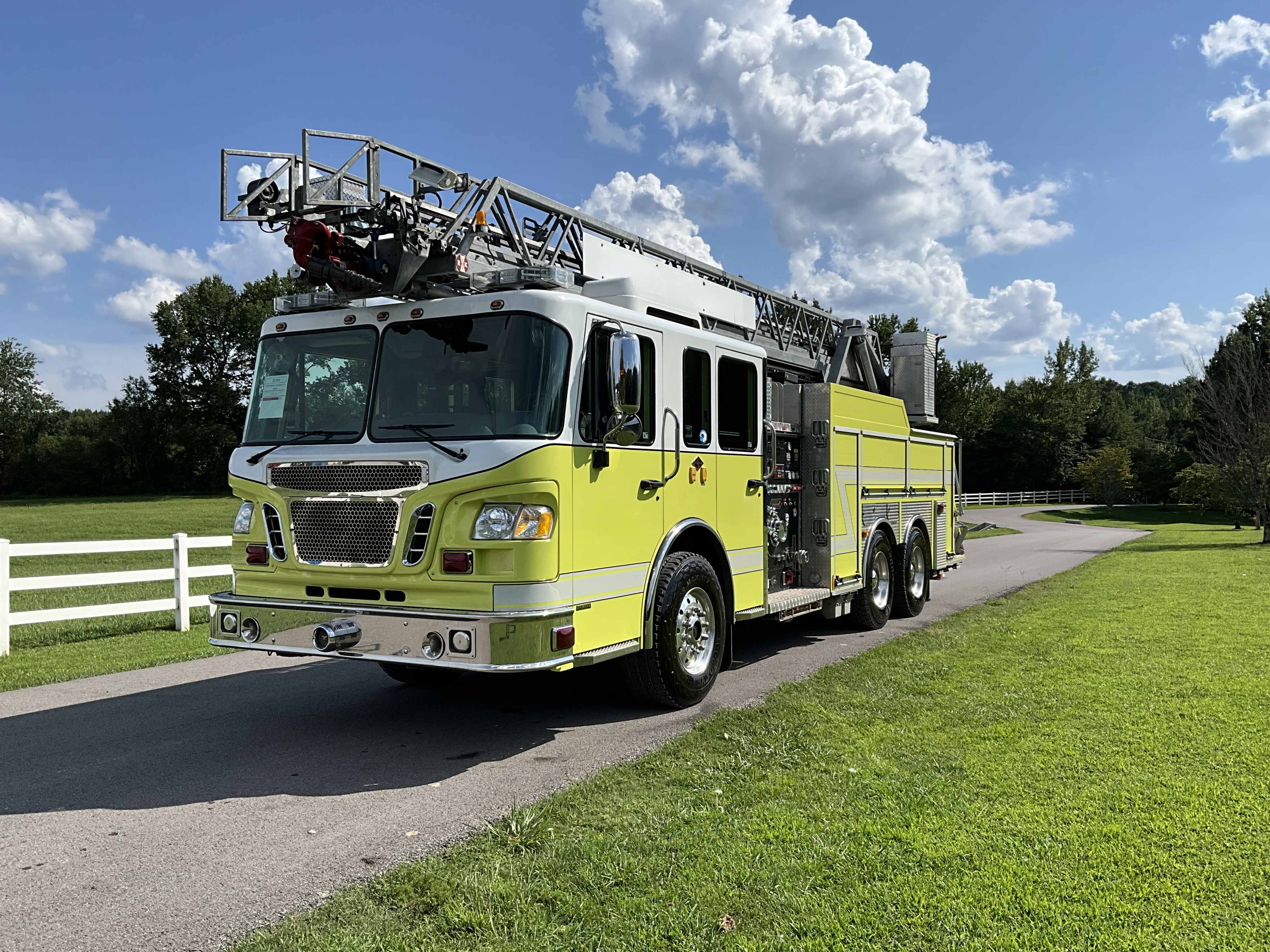 2007 Spartan Diamond 75' Aerial