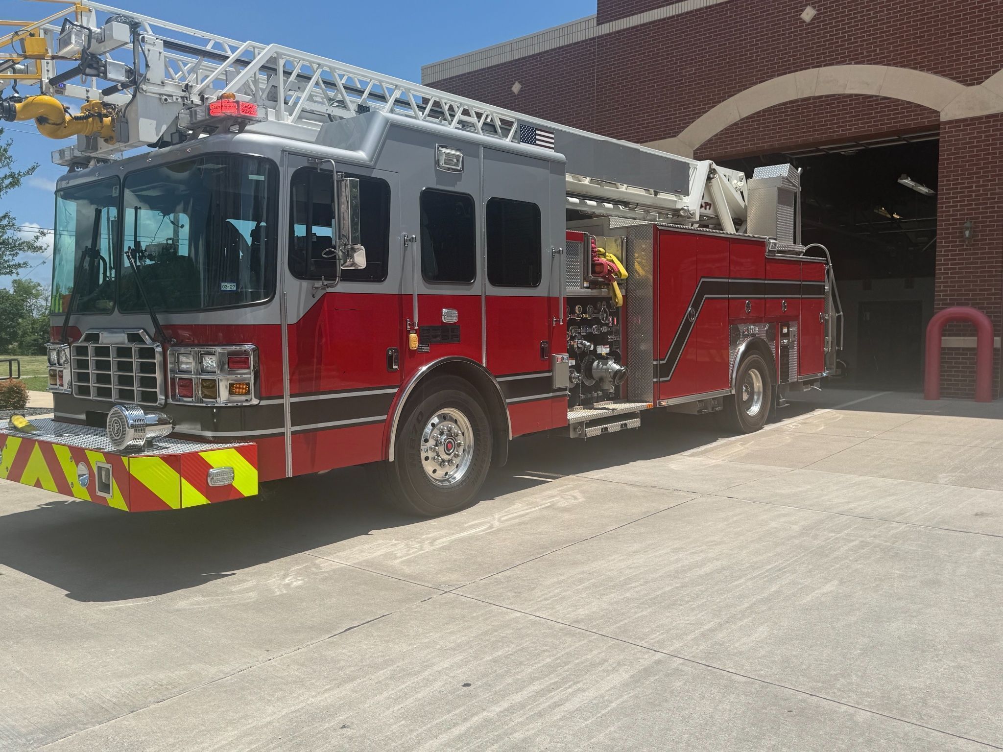 2014 Ferrara Ember 77’ Quint