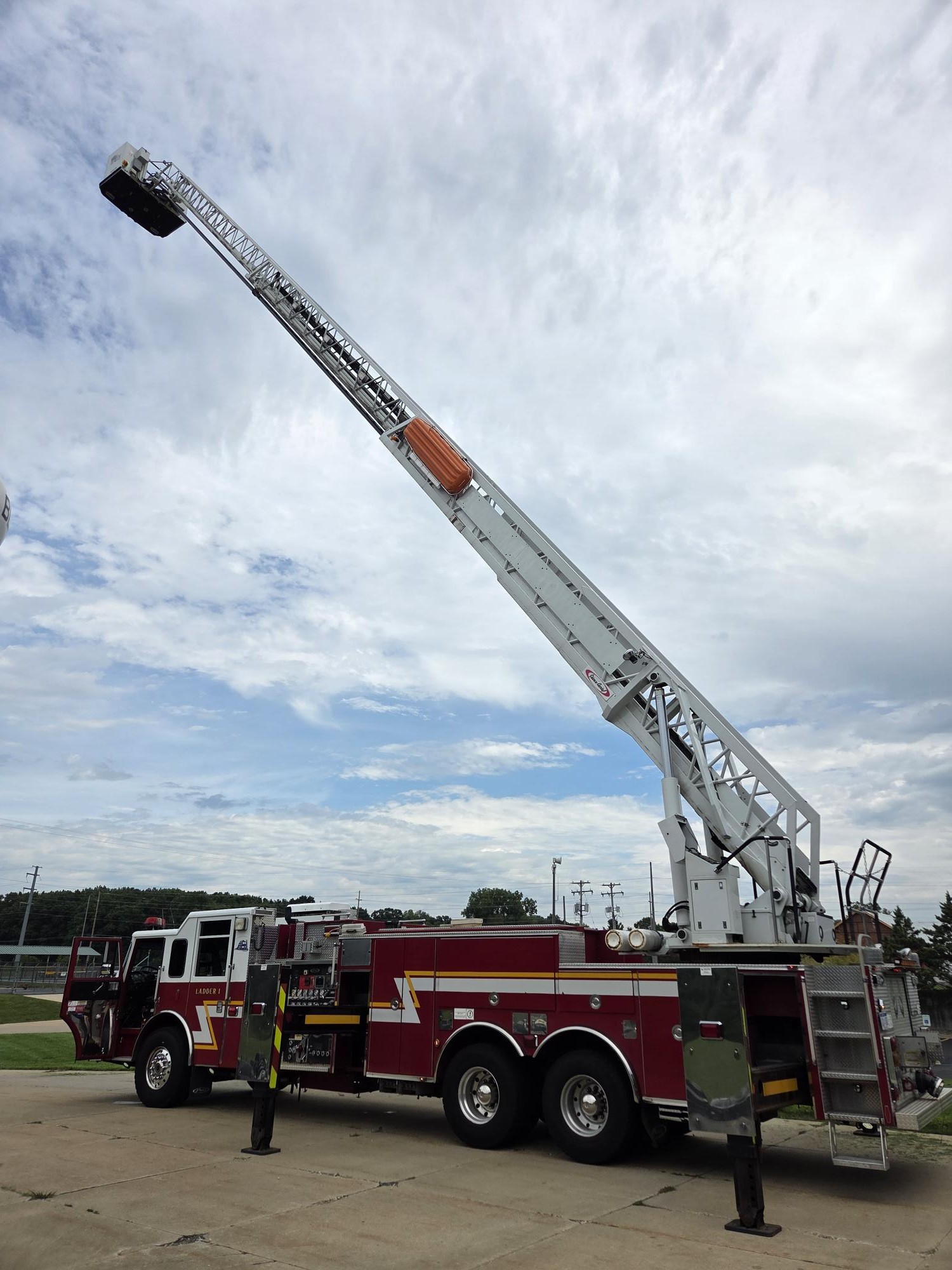 2003 Pierce 100' Tower