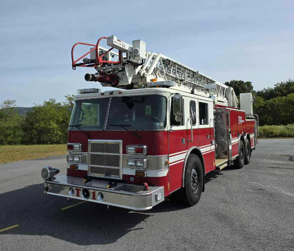 1999 Pierce Dash 105' All Steer Quint