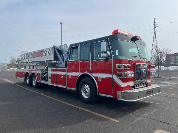 2009 Sutphen 104' Mid-Mount Platform