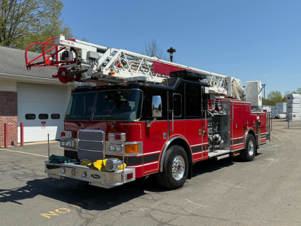 2004 Pierce Enforcer 75’ Quint