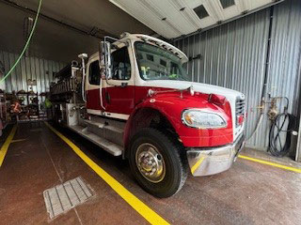 2004 Freightliner M2-106